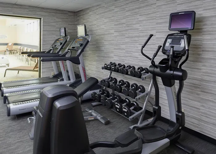 Courtyard By Marriott Indianapolis Airport