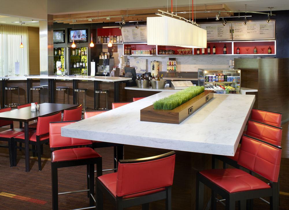 Hotel Courtyard By Marriott Airport 3*