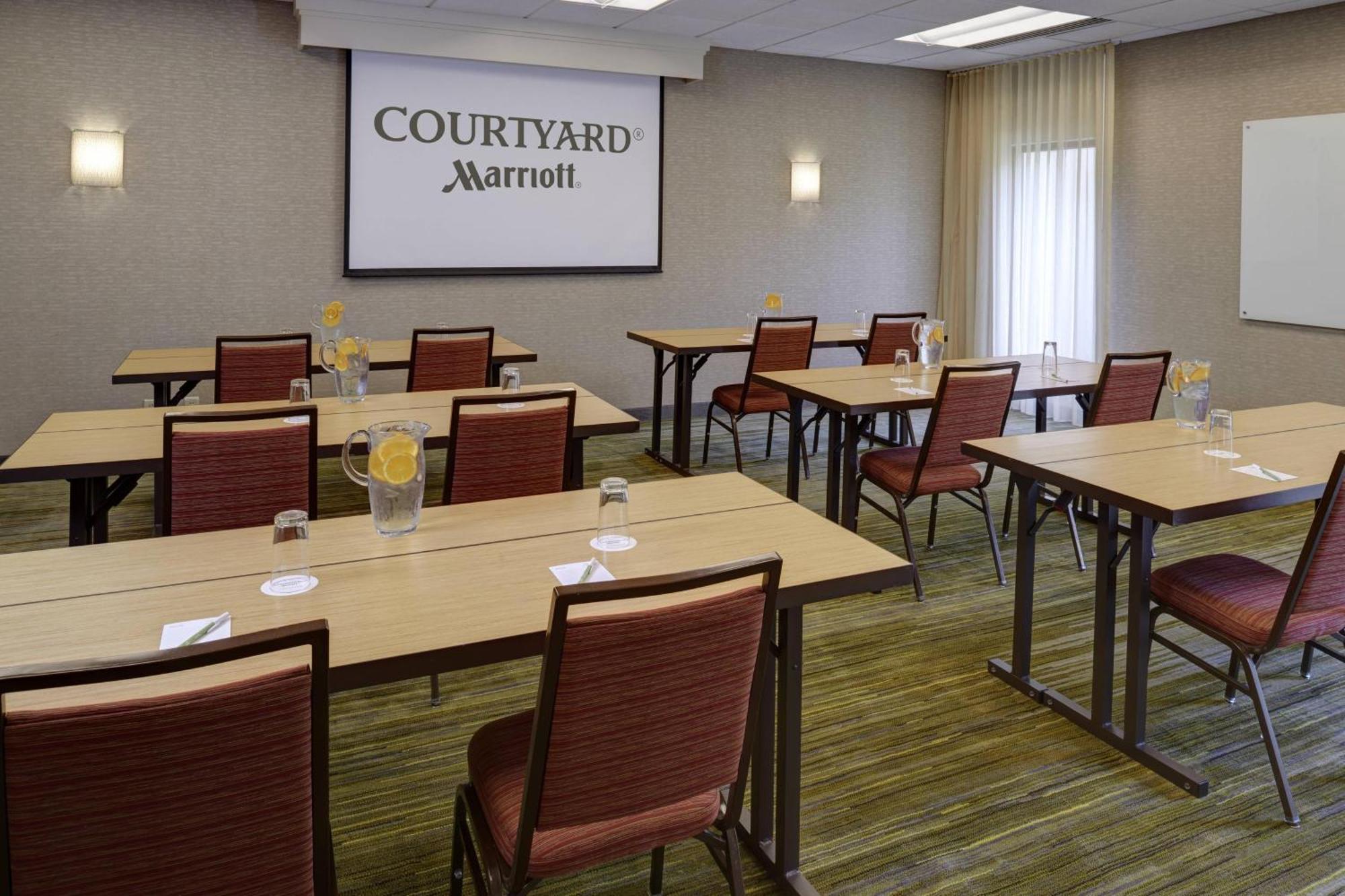 Courtyard By Marriott Airport Hotel Indianápolis