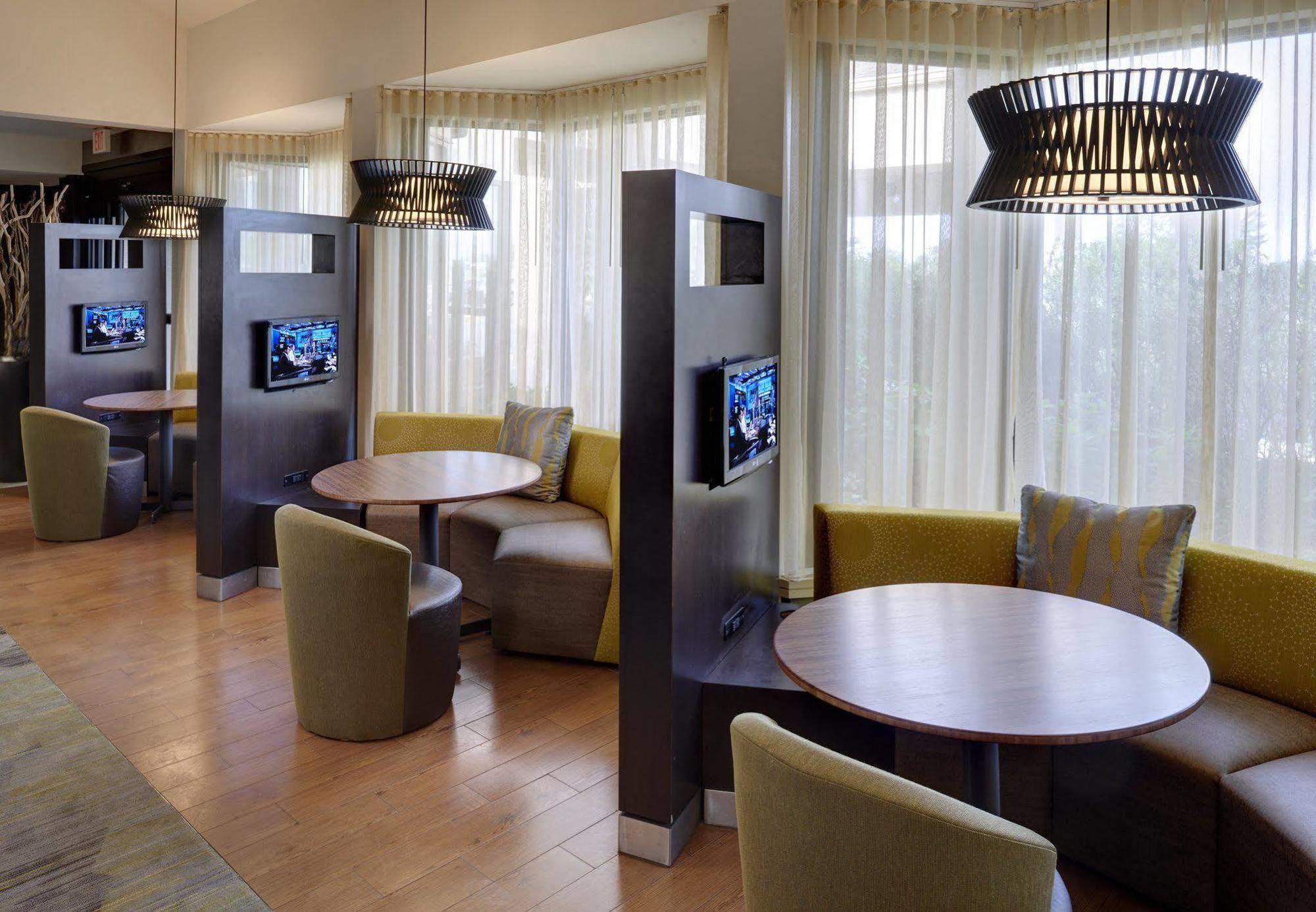 Hotel Courtyard By Marriott Airport Indianápolis